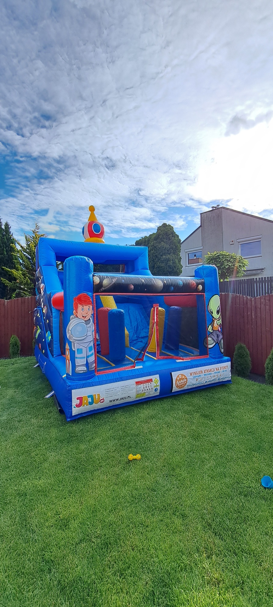 Dmuchany plac zabaw Kosmos