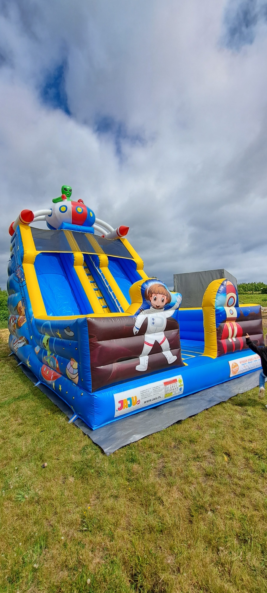 Dmuchana zjeżdżalnia Rakieta